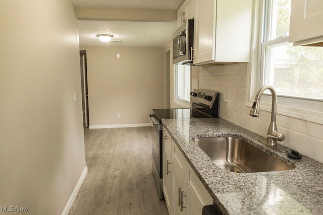 9800 North Boulevard, Chagrin Falls, OH 44023