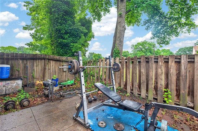 1435 Longdale DR, Norfolk, VA 23513