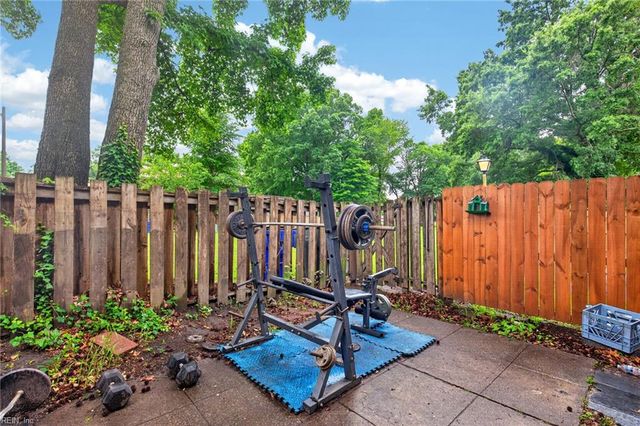1435 Longdale DR, Norfolk, VA 23513
