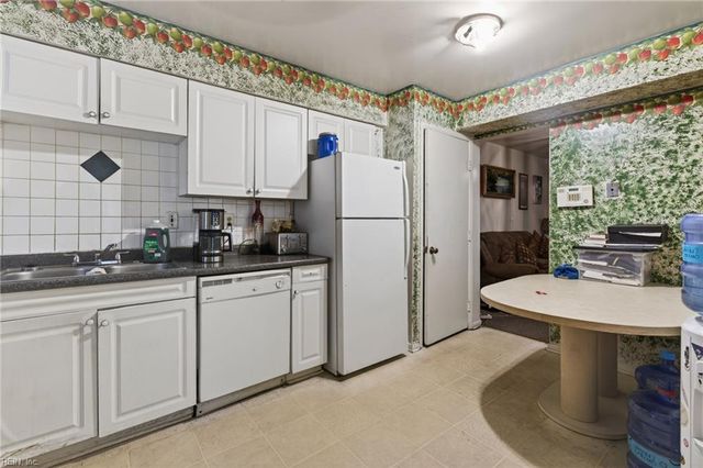 1435 Longdale DR, Norfolk, VA 23513