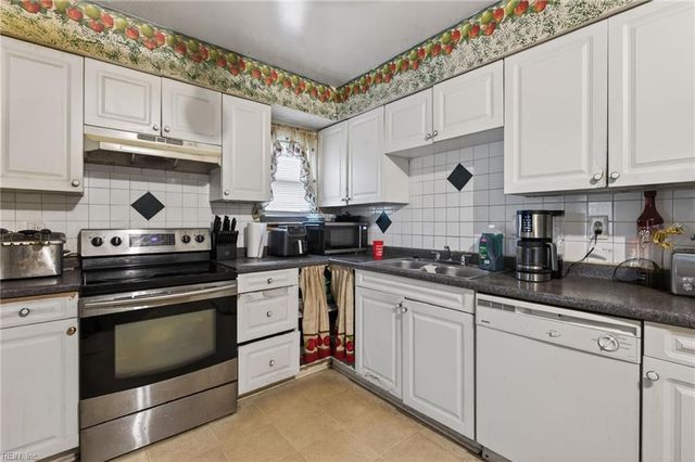 1435 Longdale DR, Norfolk, VA 23513