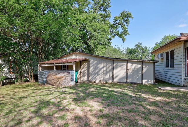 300 W Cleveland ST, Elgin, TX 78621