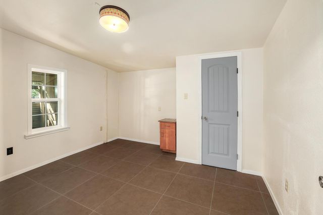 300 W Cleveland ST, Elgin, TX 78621