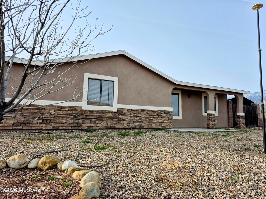 425 W Saddlehorn Drive, Safford, AZ 85546