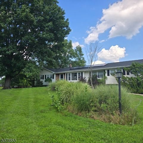 15 Willow Run Ln, Montgomery Twp., NJ 08502