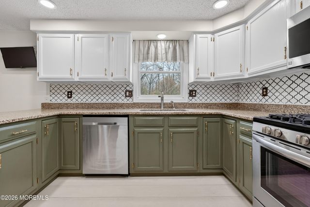 1 Persimmon Drive, Jackson, NJ 08527