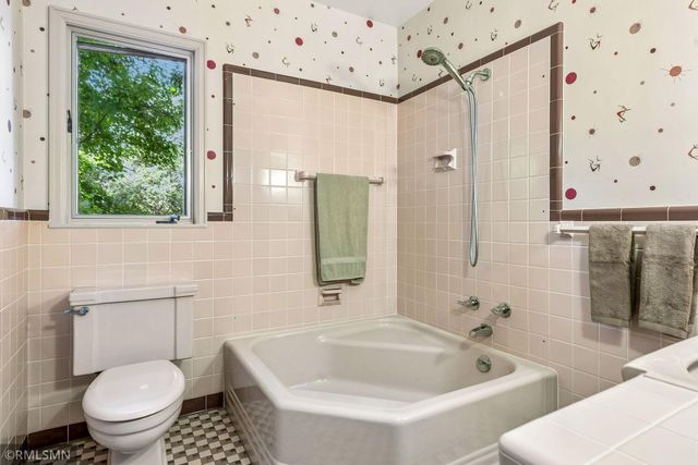45 Evergreen Road, Dellwood, MN 55110