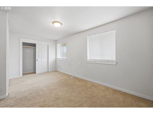 2422 W 10TH St, Washougal, WA 98671