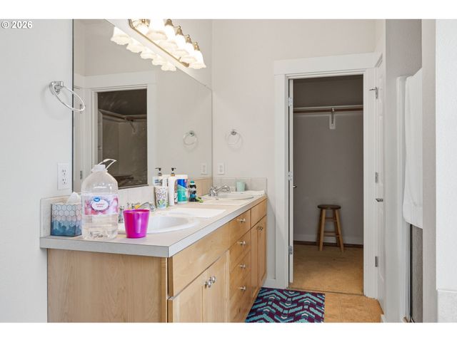 2422 W 10TH St, Washougal, WA 98671