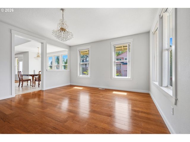 2422 W 10TH St, Washougal, WA 98671