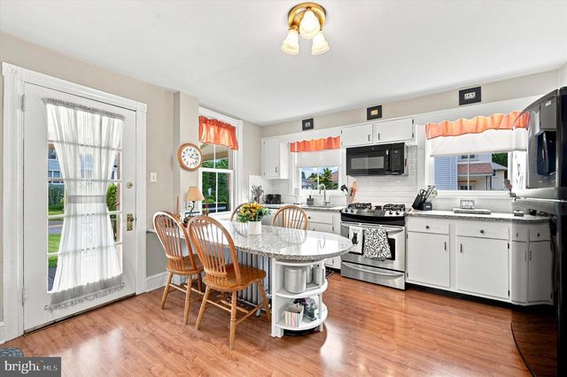 3 MAPLE AVE, Paoli, PA 19301