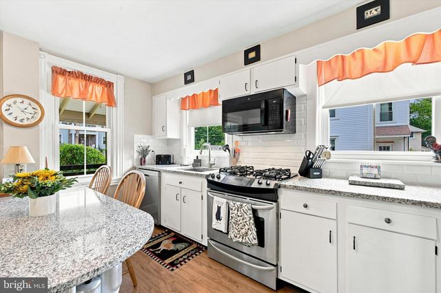 3 MAPLE AVE, Paoli, PA 19301