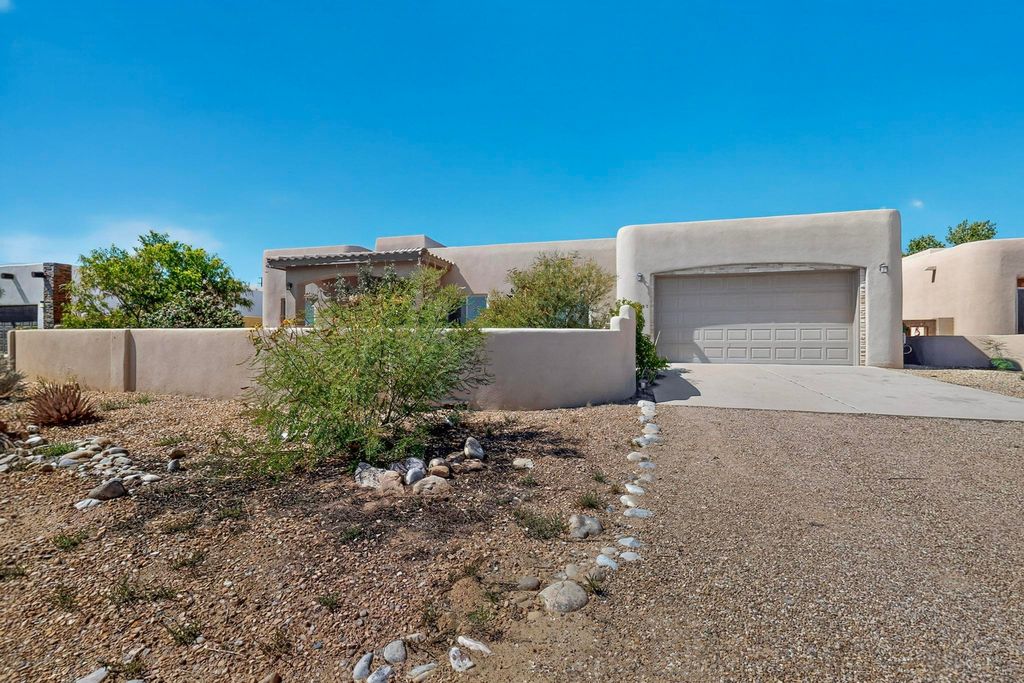 525 MONTERREY Road NE, Rio Rancho, NM 87144
