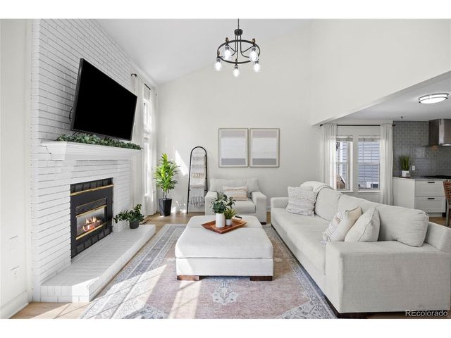 6050 E Hinsdale Ct, Centennial, CO 80112