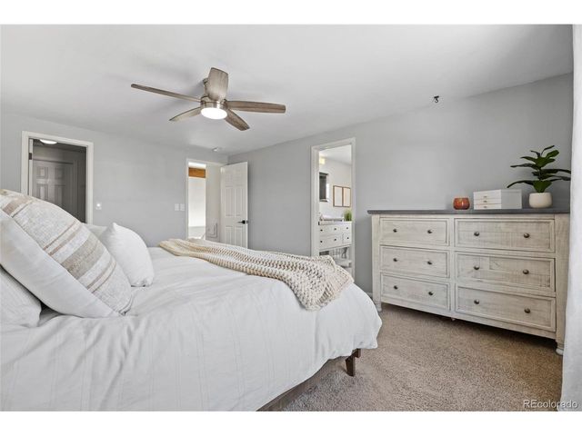 6050 E Hinsdale Ct, Centennial, CO 80112