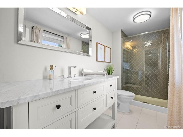 6050 E Hinsdale Ct, Centennial, CO 80112