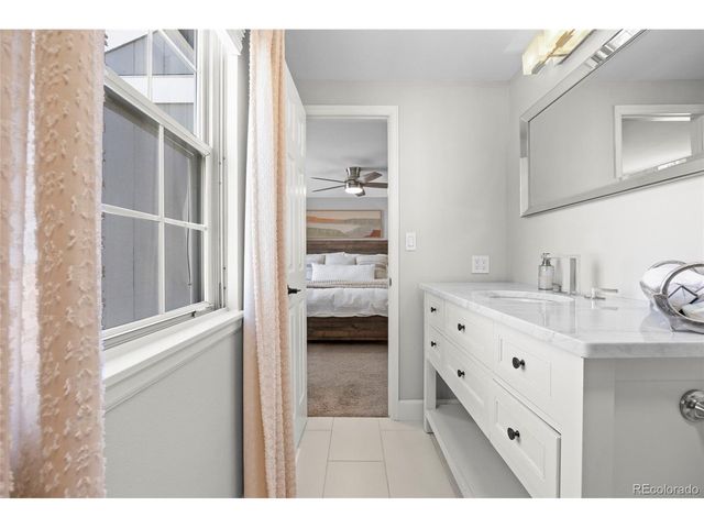 6050 E Hinsdale Ct, Centennial, CO 80112