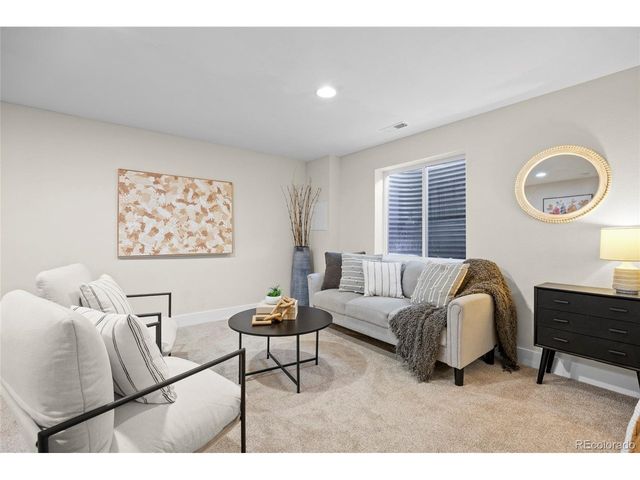 6050 E Hinsdale Ct, Centennial, CO 80112