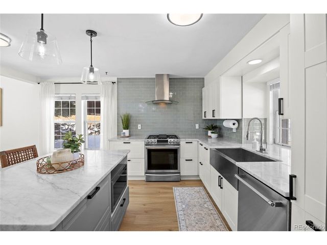 6050 E Hinsdale Ct, Centennial, CO 80112