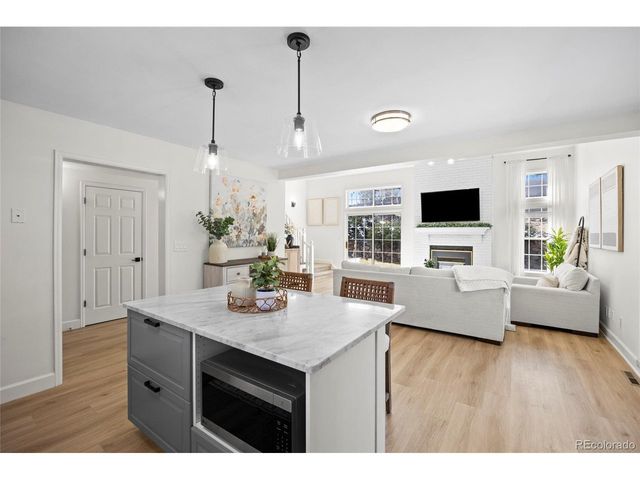 6050 E Hinsdale Ct, Centennial, CO 80112