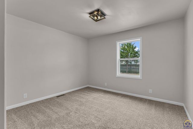 5436 SW 69th St, Auburn, KS 66402