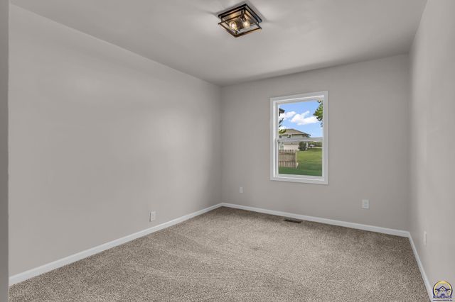 5436 SW 69th St, Auburn, KS 66402