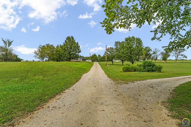 5436 SW 69th St, Auburn, KS 66402