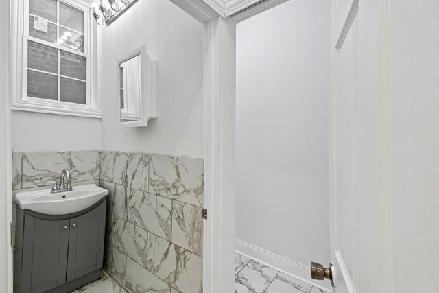 6748 S Wabash Avenue, Chicago, IL 60637