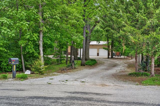 1565 Centerville Road, Columbia, IL 62236