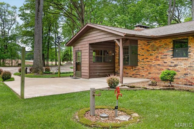 1565 Centerville Road, Columbia, IL 62236