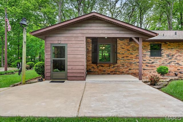 1565 Centerville Road, Columbia, IL 62236