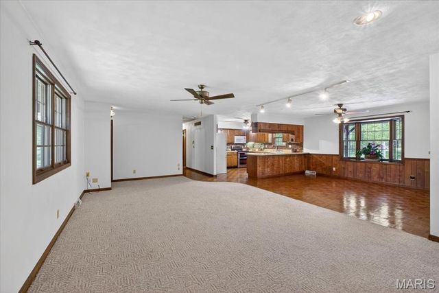 1565 Centerville Road, Columbia, IL 62236