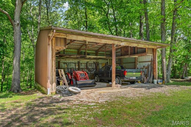 1565 Centerville Road, Columbia, IL 62236