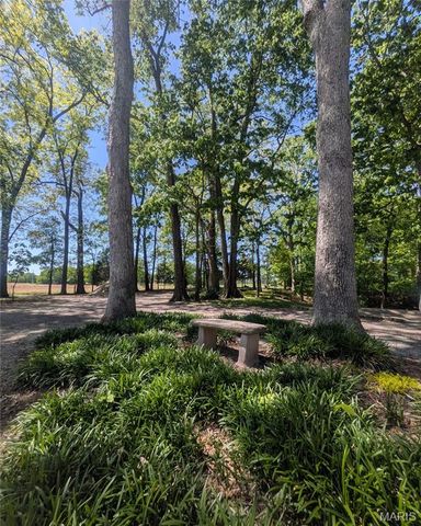1565 Centerville Road, Columbia, IL 62236