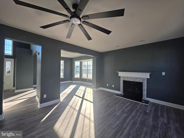 6054 WILMINGTON AVE, Egg Harbor Township, NJ 08234