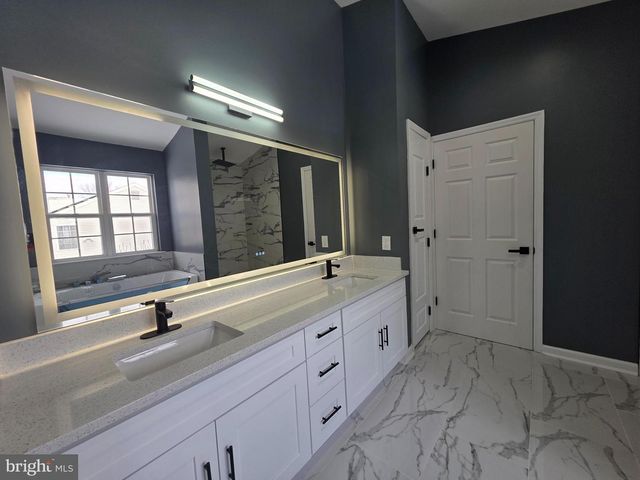 6054 WILMINGTON AVE, Egg Harbor Township, NJ 08234