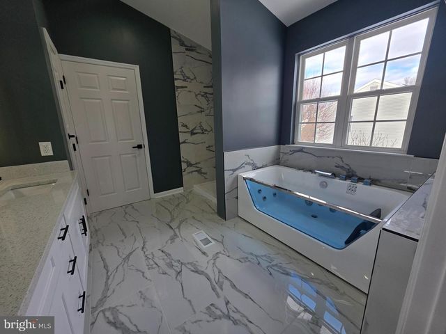 6054 WILMINGTON AVE, Egg Harbor Township, NJ 08234