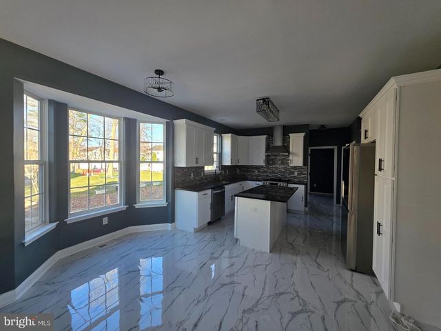 6054 WILMINGTON AVE, Egg Harbor Township, NJ 08234