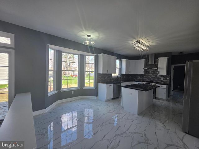 6054 WILMINGTON AVE, Egg Harbor Township, NJ 08234