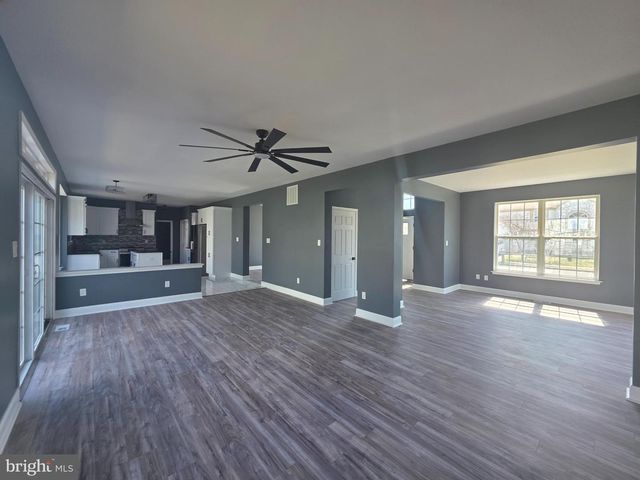 6054 WILMINGTON AVE, Egg Harbor Township, NJ 08234