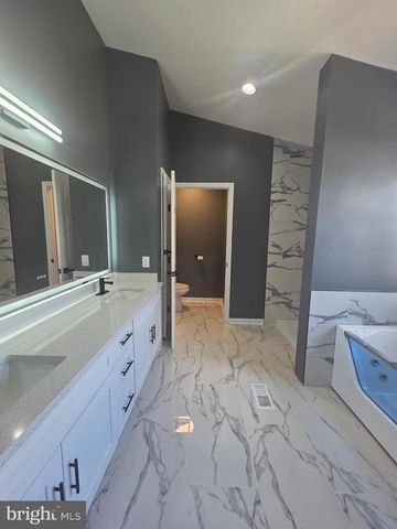 6054 WILMINGTON AVE, Egg Harbor Township, NJ 08234