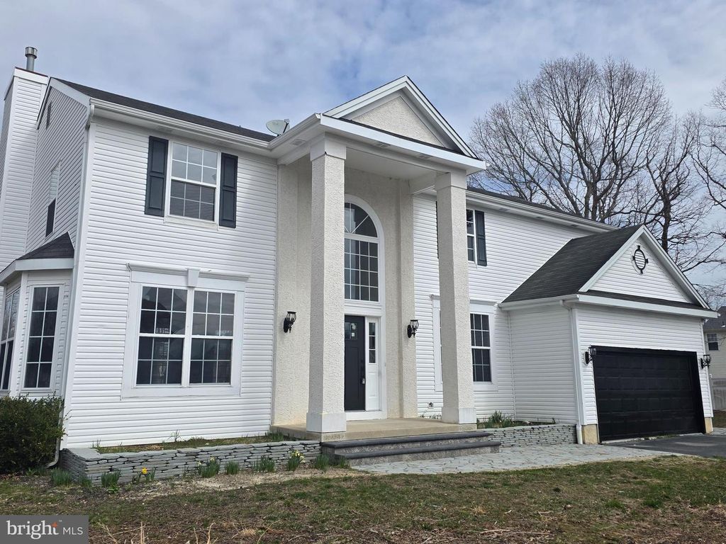 6054 WILMINGTON AVE, Egg Harbor Township, NJ 08234