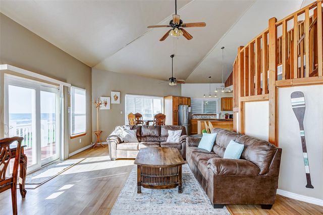 1508 Highway 87, Gilchrist, TX 77617