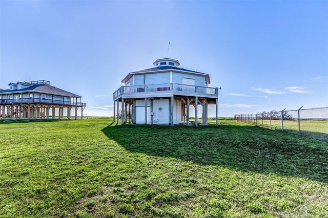 1508 Highway 87, Gilchrist, TX 77617