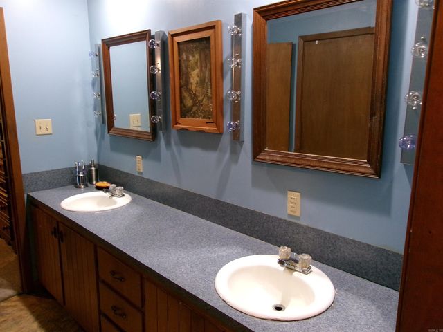 178 State School Road, Monticello, AR 71655