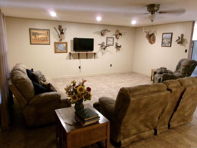 178 State School Road, Monticello, AR 71655