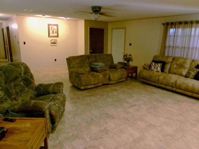 178 State School Road, Monticello, AR 71655