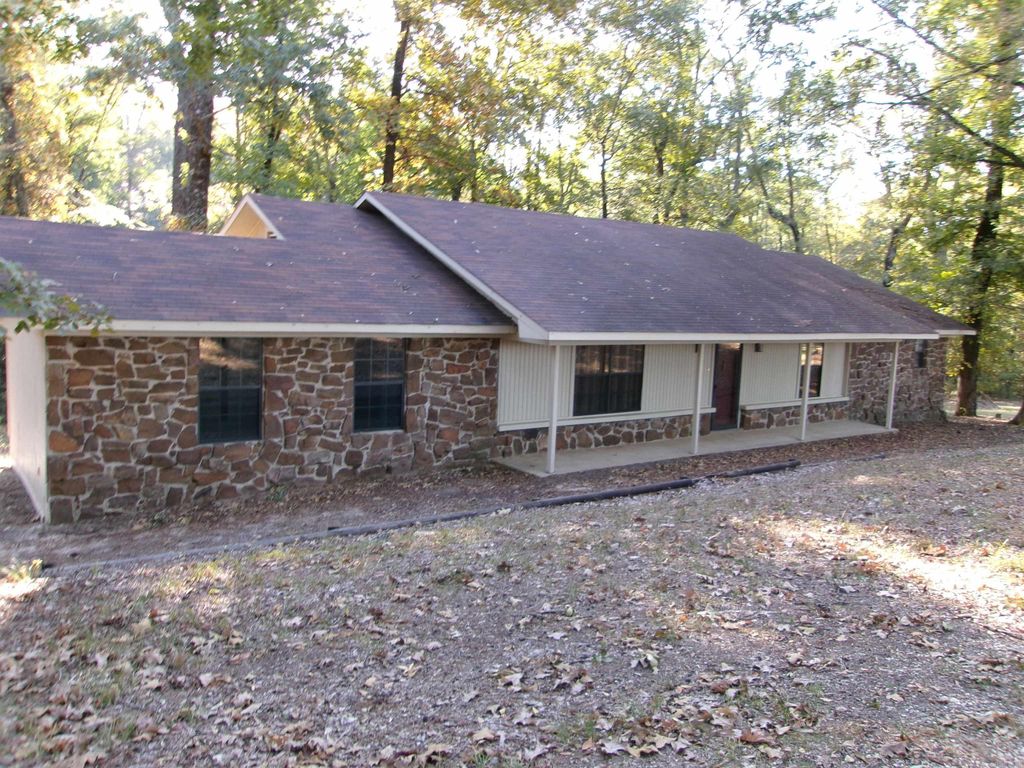178 State School Road, Monticello, AR 71655
