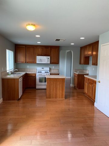 719 Sparrow Ct, Tracy, CA 95377