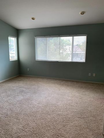 719 Sparrow Ct, Tracy, CA 95377